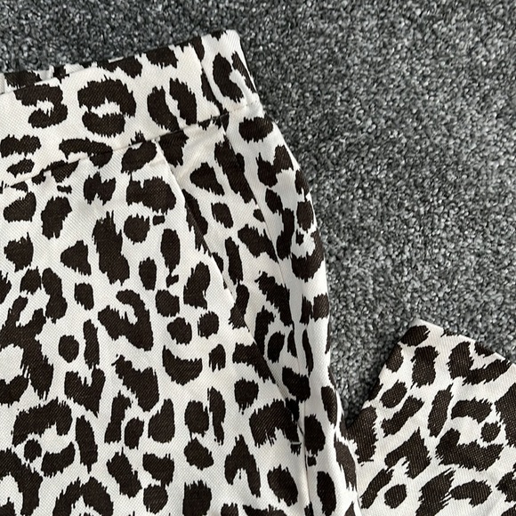 J Crew Cropped Leopard print, linen blend pant. 10 Tall. 27-1/2” inseam. - Picture 6 of 8